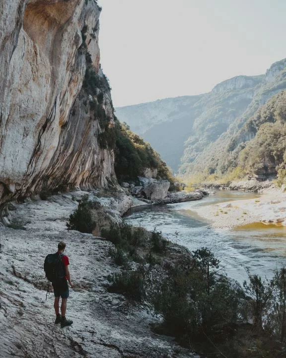 Randonnée au cœur du Cirque de la Madeleine : itinéraire de randonnée en Ardèche.