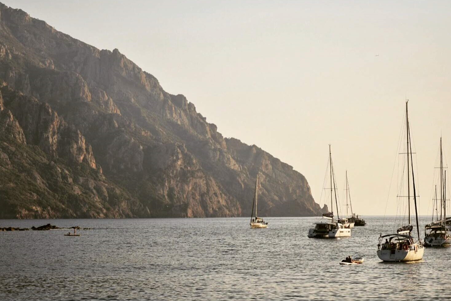 Randonnée en Corse-du-Sud à Girolata : chemin du facteur. Explore à Perte de vue, blog itinéraires treks et randonnées.