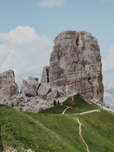 Trek de 7 jours les Dolomites en Italie : conseils, itinéraires, recommandations et photos pour réaliser un trek dans les Dolomites en Italie. Cinque Torri