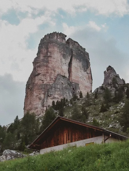 Trek de 7 jours les Dolomites en Italie : conseils, itinéraires, recommandations et photos pour réaliser un trek dans les Dolomites en Italie. Cinque Torri