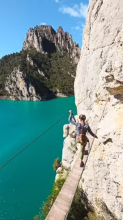 Un résumé quasi complet des via ferrata d’Espagne qu’on a pu faire cet hiver et qu’on a partagé en 2026 sur nos réseaux 🤩

Vous les retrouverez absolument toutes sur notre instagram ainsi que sur notre blog (lien dans notre bio).

1) Via Ferrata del Ponoig
2) Via Ferrata de Castala
3) Via Ferrata de Redovàn (Alicante)
4) Via Ferrata El Caminito Del Rey à El Chorro
5) Via Ferrata Castilló de Aguilla
6) Via Ferrata d’Atajate
7) Via Ferrata de Ronda
8) Via Ferrata de la Araña
9) Via Ferrata Callosa de Segura
10) Via Ferrata Venes de Rojalons
11) Via Ferrata Sierra Olivera
12) Via Ferrata Ivet la Rabiosa
13) Via Ferrata Cagate Lorito
 14) Via Ferrata Feliz Navidad
15) Via Ferrata Cast Urquiza Olomo
16) Via Ferrata Lo Pas de La Salina
...
Il en reste quelques unes incroyables qui sont détaillées sur notre blog.

Beaucoup d’autres sont à venir, cette fois-ci en France, en Suisse, en Italie... on a déjà commencé à en dénicher de très belles sur notre parcours de la Via Alpina qu’on a hâte de vous partager 🥰

Abonnez-vous pour ne pas les manquer ! 😘

#viaferrataextreme #viaferrataespaña #viaferrata  #climbing #escalade