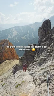 Tu aimes la Via Ferrata et tu veux passer au niveau supérieur ? 🧗🏼‍♀️

La Via Corda est un parcours équipé de barreaux et points d'ancrage mais sans ligne de vie. C'est donc un parcours à mi-chemin entre l'escalade et la Via Ferrata !

ℹ️ Quelques infos :

🧗🏼‍♀️ Via Corda de l'Aiguille Rouge
📍Massif des Cerces
💪🏼 K2
☀️ Nord-Est
🗻 2545 m d'altitude 
🥾 1h30 d'approche 
⌛ 1h30 de via
🎒 Matos : baudrier, corde, dégaines, casque

Cette Via Corda est située sur une ancienne Via Ferrata militaire des années 30 ! 🪖

Si tu n'es pas formé aux techniques de corde, tu peux te faire accompagner d'un guide qui te permettra d'évoluer en toute sécurité. 🤸🏽

Tu peux aussi te rendre au sommet de l'Aiguille Rouge par un chemin de randonnée : 4,4 km / 780m de dénivelé / ~2h30 (aller)

Et si tu as besoin de t'équiper, tu peux trouver tout ton matos sur @snowleader74 !

Qui a déjà fait une Via Corda ? 🤩

#viaferrata #cerces #nevache #briançon #climbing
