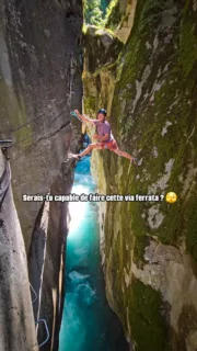 Une via ferrata dans des gorges impressionnantes !

Surplombant le tumultueux torrent du Gyr, le parcours des gorges d'Ailefroide ne laisse personne indifférent ! 

En deux parties, l'itinéraire est composé d'une section facile-initiation et d'une deuxième section plus sportive et particulièrement impressionnante. 

Informations pratiques :

🧗🏼‍♀️ Via Ferrata des gorges d'Ailefroide 
📍 Vallouise-Pelevoux
💰 Accès gratuit
➡️ 5 minutes d’approche 
⬅️ 15 minutes
⌛ 1h30
💪🏼 PD/D+
📏 650 m
🐒 5 passerelles et ponts de singe

👉🏼 Abonne-toi à @explore_a_perte_de_vue pour découvrir d'autres idées de via ferrata et sorties montagne !

#viaferrata #vallouise #ecrins #hautesalpes #ailefroide