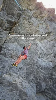7ème semaine d'aventure, 490 km de parcourus ! 🥾
Dernière ligne droite avant le passage de frontière, il nous reste plus que quelques jours en France avant de passer en Italie puis en Suisse ! Les quelques jours de "repos" au camping de Tignes nous on fait du bien ! 😄
💪🏼 Le programme de la semaine :
🐒 Via Ferrata d'Aussois
C'est la plus longue via ferrata de France si on cumule les 7 parcours ! Nous en avons fait 3, une belle boucle avec une fin impressionnante à côté d'une gigantesque cascade.
🦧 Via Ferrata du Roc de Tovière
Une belle aventure humaine, nous avons accompagné Stéphane 80 ans, à faire la dernière partie qu'il n'osait pas faire seul. Bravo à lui !
🧗🏼♀️ Escalade à la Baume de Plan Chatel
On connaissait déjà ce secteur et quel plaisir de regrimper dans cet énorme devers ! Des bacs dans des bacs comme on dit...
📍 Nos coups de cœur cette semaine :
🏰 Les forts de l'Esseillon
Cet ensemble de 5 forts construits entre 1817 et 1834 surplombent la vallée de l'Arc. On peut en visiter certains gratuitement et des itinéraires de via ferrata les traversent.
⛪ Notre-Dame-du-Charmaix
Un lieu hors du temps, le chemin passe à travers le sanctuaire puis sur un haut pont au dessus des gorges.
🏡 Refuge du Plan du Lac
Un super beau refuge rapidement accessible depuis le parking de Bellecombe.
🏵️ Vallon de la Leisse
On a marché de nombreux kilomètres dans ce vallon qui traverse le parc national de la Vanoise, les paysages sont grandioses et la nature particulièrement préservée.
🏔️ La Grande Sassière
C'est le plus haut sommet d'Europe qu'on puisse faire en randonnée, sans technique d'alpinisme. La vue de la haut est juste incroyable !
👉🏼 Prêt à nous suivre dans l'aventure ? Abonne-toi à @explore_a_perte_de_vue !
🥾 Fiers de faire partie de la team @snowleader74 & @eider.outdoor.
#viaalpina #trek #alpes #escalade #savoie