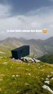 Ce n'est pas un hôtel ni un refuge, mais bien une cabane accessible gratuitement ! 🤯
Pour accéder à ce petit coin de paradis, il faut un peu de courage car elle est située en plein cœur des montagnes du Val d'Aoste.
Elle a été construite en hommage à Claudio Brédy, un homme politique et alpiniste de la région. Le bivouac a été financé par sa famille et se situe sur sa propriété.
Infos pratiques :
📍 Bivacco Bredy
🇮🇹 Val d'Aoste
🗻 2 528 m
🛌🏼 6 places
🔐 Toujours ouvert
🔌 Prise USB pour recharger son téléphone
🥾 2 h 30 au départ de Jovençan de Vertosan
⚠️ Si tu te rends à ce bivouac, redescends tous tes déchets, nettoie la cabane avant de partir et ne laisse aucune trace de ton passage. Si ces simples consignes ne sont pas respectées, ce genre d'endroit n'existera plus !
Tu emmènes qui avec toi ? 🤩
#cabane #bivouac #valledaosta #alpes #trek