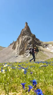 Les 30 premiers jours de traversée des Alpes nous en ont mis plein les yeux avec presque 500 kilomètres explorés. Nous avons parcouru les montagnes, observé plus de 200 animaux, et vécu de nombreuses aventures.
Et ce qui est dingue, c’est que vous êtes plus de 8000 à nous avoir rejoint pour découvrir tout ça ! 🥳
Nous partageons ici toutes nos trouvailles, les lacs, les cabanes méconnues, des itinéraires de randonnée et de treks, de belles via ferrata ou de jolies grandes voies d’escalade... la liste est longue !
Des choses fantastiques sont à venir, et celles là, vous n'aimeriez pas les louper 😋
Nous avons hâte de vous les partager !
#cabane #viaferrata #viaalpina #randonnée
#trek