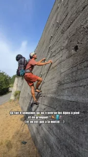 9 semaines d'aventure, 674 km parcourus ! 🥾

Deux passages de frontières sur ces deux dernières semaines : on a quitté définitivement la France, traversé l'Italie et rejoint la Suisse ! 🇫🇷🇮🇹🇨🇭

📍 Nos coups de cœur cette semaine 

🩵 Lac de Saint-Grat

Gros coup de cœur pour ce grand lac glaciaire. On vous le recommande si vous venez en vacances dans le Val d'Aoste.

🏘️ Valgrisenche

Une magnifique vallée authentique avec plusieurs petits hameaux typiques du Val d'Aoste. Il y a aussi de bons spots d'escalade, alors on y reviendra !

🐕 Col du Grand-Saint-Bernard

C'est la frontière entre l'Italie et la Suisse. Pour y être déjà passés en automne, on savait que les paysages y sont magnifiques. On y trouve aussi un élevage de Saint-Bernard, mais nous n'avons pas eu l'occasion d'en faire la visite.

🏕️ Notre plus beau bivouac ?

Le Bivacco Bredy, qu'on vous a déjà présenté, a été un véritable coup de cœur. On y serait bien restés plus longtemps tellement il est confortable ! (Et la vue, on en parle ??)

🍦 La bonne adresse

L'Hôtel Italia, situé au col du Grand-Saint-Bernard, vend des glaces italiennes artisanales à 3,50 € les deux boules. De quoi se faire plaisir avant de passer en Suisse !

👉🏼 Tu veux rejoindre l'aventure et découvrir plein d'endroits incroyables dans les Alpes ? Abonne-toi à @explore_a_perte_de_vue !

🥾 Merci à @snowleader74 & @eider.outdoor de nous accompagner dans cette aventure !

#trek #viaalpina #valledaosta #suisse #swissalps