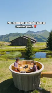 Les amateurs de fromage, vous êtes où ? 😁🧀

Manger une fondue dans un caquelon géant : c'est testé et approuvé ! 🫕🤤

Bienvenue à Fondueland, le paradis des amateurs de fromage ! 8 caquelons géants sont répartis dans les montagnes de @gstaad_officiel et tu peux venir y déguster une délicieuse fondue avec vue sur les magnifiques paysages de la région ! ⛰️

Infos pratiques : 

📍Région de Gstaad
🫕8 caquelons géants 
🎒 Sac à fondue à réserver dans les laiteries de la région
🤑 18 CHF / personne
🧀 Variante raclette disponible 

Qui est tenté par l'expérience ? 🤤

*Invitation 

#fondue #gstaad #comeupslowdown #simmental #swissalps