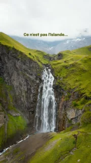 Les deuxièmes plus hautes chutes de Suisse 💦

Les paysages d'Engstligen Falls ne sont pas sans nous rappeler l'Islande. Ici, l'eau se jette de 600m ! 

Infos pratiques : 

📍Adelboden
🇨🇭 Canton de Berne 
🅿️ Parking du téléphérique (gratuit)
🥾 Accès à pied : 2h aller retour / 350m+
🧗🏼‍♀️ Accès en via ferrata : K2 - 1h30
🚡 Accès en télécabine : 39 CHF aller-retour + boucle d'1h 

Rafraîchissant n'est-ce pas ? 🩵

#cascade #viaferrata #adelboden #engstligenalp #suisse