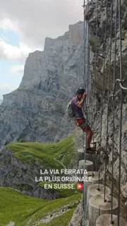 La via ferrata la plus originale de Suisse 🐒🇨🇭

Nous avons fait déjà quelques via ferrata en Suisse et celle-ci est vraiment originale, nous rappelant les superbes parcours que nous avons fait cet hiver en Espagne !

À la base, nous étions venu au Gemmipass pour faire la fameuse via ferrata du Daubenhorn, la plus longue de Suisse mais la météo n'était pas favorable... ☁️

Au final, on a passé un super moment sur cet itinéraire à mis chemin entre le parcours aventure et la via ferrata ! 🤸🏼‍♀️🧗🏼‍♀️

Informations pratiques :

🧗🏼‍♀️ Via Ferrata Gemmiwand 
📍 Gemmipass 
💰 42 CHF aller-retour en téléphérique 
➡️ 5 minutes d’approche 
⬅️ 10 minutes
⌛ ~2h
💪🏼 K4+
📏 330 m
⚠️ 1 échappatoires

Et toi, tu aimes ce style de via ferrata ? 🤸🏼‍♀️