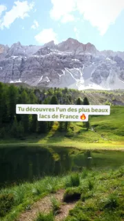 Le Lac Miroir 💧(ou lac des Prés Soubeyrand) est un joyau du parc naturel régional du Queyras. Dans un écrin de mélèzes il est particulièrement joli en automne. Il porte son nom grâce à ses eaux paisibles qui reflètent quasiment à la perfection les sommets environnants et le ciel. 👀

❓️​Informations pratiques :

​🅿️ (Pied du Mélezet) : 44.649858, 6.791808 (44°38'59.5"N 6°47'30.5"E)
​💸 Gratuit
​⌚️(aller simple) : Environ 1h30 à 2h (compter ~3h15 à 3h30 pour l'aller-retour)
​↗️ Environ +500 m à +550 m (départ à ~1 680 m, arrivée au lac à ~2 217 m)
​
Le télésiège permet de réduire l'effort en saison estivale. Le ticket piéton coûte 10€a/r par personne.
