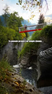 Gorges de l'Alpbach, sentier du vertige 😨

À mi chemin entre le simple sentier de randonnée et la via ferrata, il ne vaut mieux pas avoir le vertige pour réaliser cette courte ascension dans des gorges profondes. 😯

Le pont et la passerelle suspendue sont particulièrement impressionnants ! 🫣

Infos pratiques : 

📍Meiringen
🇨🇭 Canton de Berne 
🅿️ Talstation Alpbach
➡️ Accès 15 min
🥾 Gorges 20 min
⤵️ Retour 30 min
🧗🏼‍♀️ Possibilité d'utiliser une sangle de via ferrata pour plus de sécurité

Toi aussi tu aimes ce genre de sentier ? 🐐

#viaferrata #haslital #meiringen #randonnée #gorges
