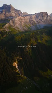 Pourquoi le Klausenpass est notre col préféré de Suisse 🥰

🌄 Les paysages sont grandioses surtout au coucher du soleil.

🚐 C'est un superbe endroit pour dormir en van, il y a aussi un autre super spot non loin dans la vallée d'Urnerboden. 

🧀 On peut y acheter du délicieux fromage dans un frigo en libre service.

🧗🏼‍♀️ C'est un superbe spot d'escalade aussi bien pour les grandes voies que pour la couenne.

💦 C'est juste à côté du célèbre village d'Äsch et de sa cascade Stäubifall. 

👉🏼 Suis-nous sur @explore_a_perte_de_vue pour découvrir d'autres lieux incontournables dans les Alpes. 🇨🇭🇫🇷🇮🇹🇦🇹

Et sinon, quand est-ce qu'on réintroduit les dragons ? 🐲😄

#suisse #dragon #alpes #uri #drone