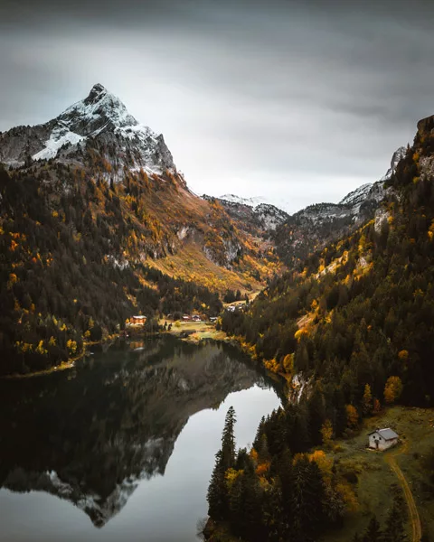 Randonnée au Lac de Tanay Valais Suisse en automne