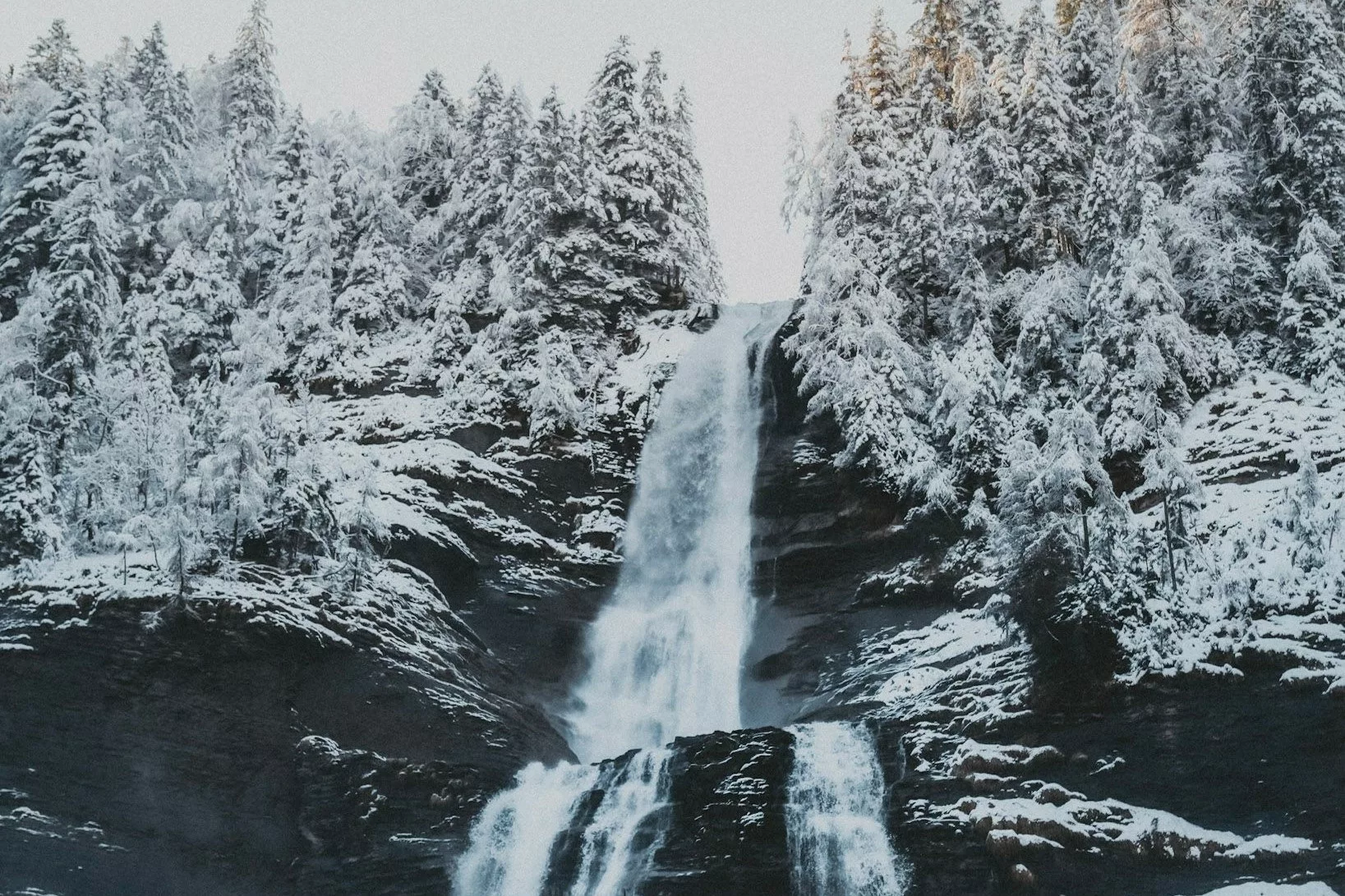 Randonnée facile à Sixt-Fer-à-Cheval : la Cascade du Rouget, il y a beaucoup d'eau