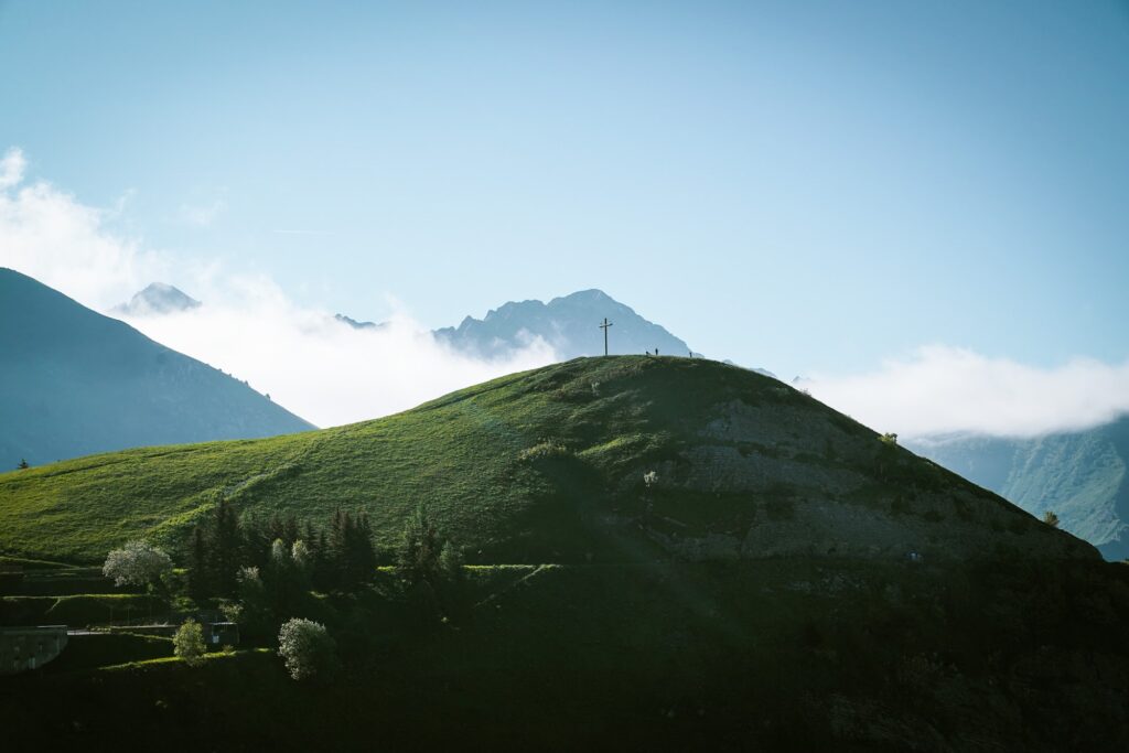Randonnée au Sanctuaire de Notre Dame de la Salette Triève Oisans Isère France