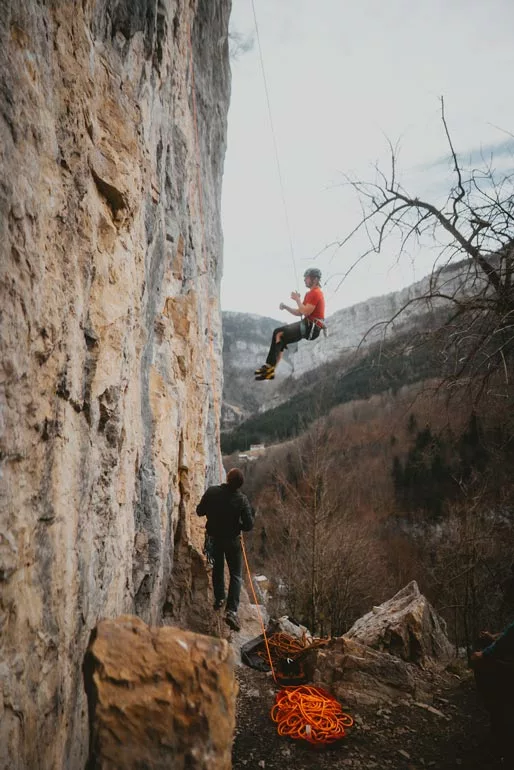 Escalade sportive en couenne à la falaise de la Crique dans le Vercors.