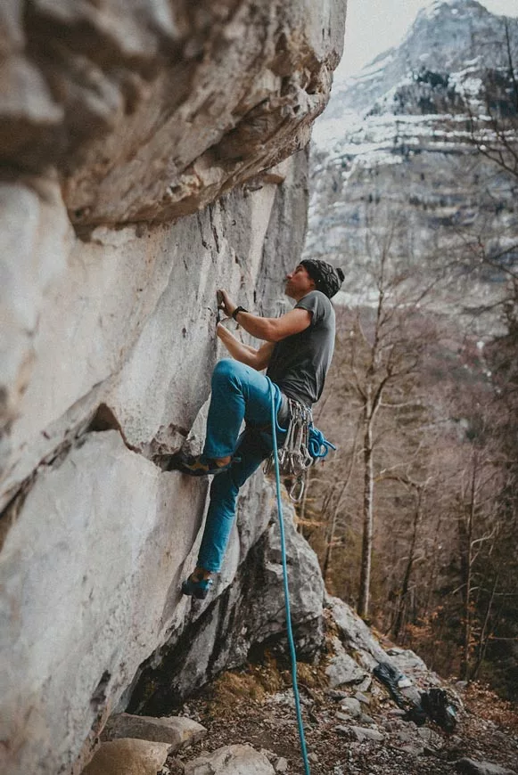 Escalade sportive en couenne falaise du Tuet en Haute-Savoie (Samoëns)