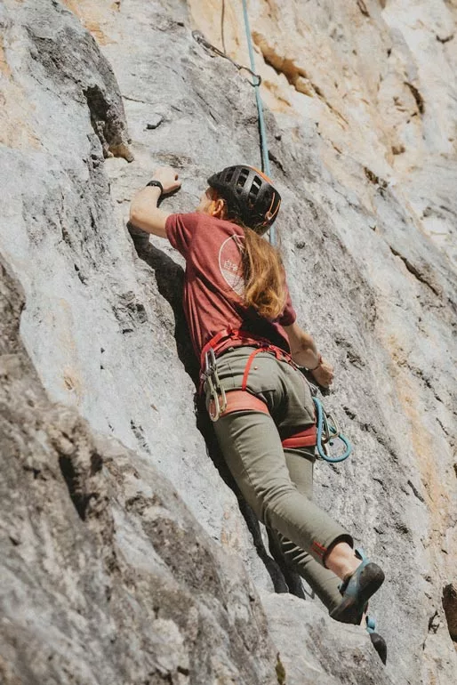 Escalade sportive en couenne à la falaise de la Crique dans le Vercors.