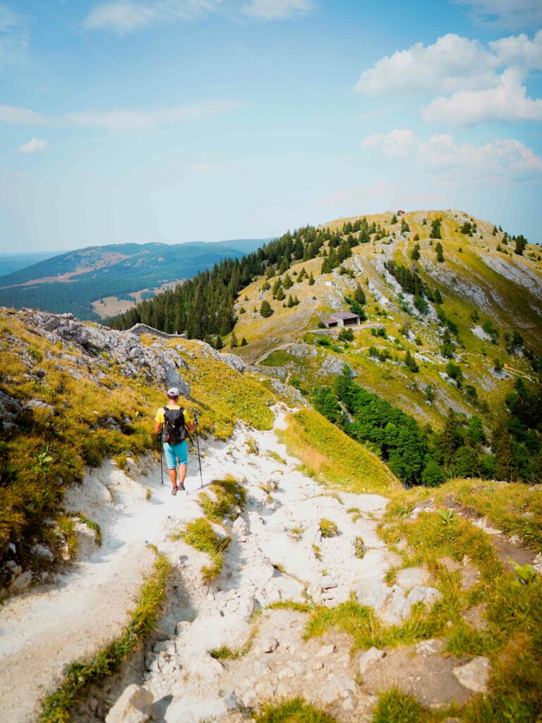 Randonnée dans le Jura Vaudois : la Dôle. Explore à Perte de Vue randonnée trek et voyage conseils et itinéraires.