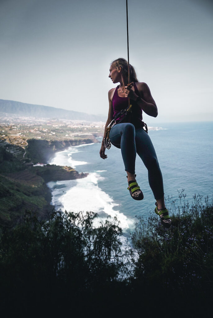 Escalade sportive en falaise couenne grimper sur l'île de Tenerife