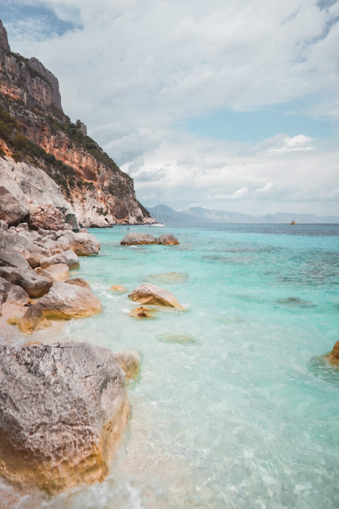 Randonnée en Sardaigne à Cala Goloritzé. Idées, itinéraires, topos et photos de randonnées en Sardaigne (Italie).