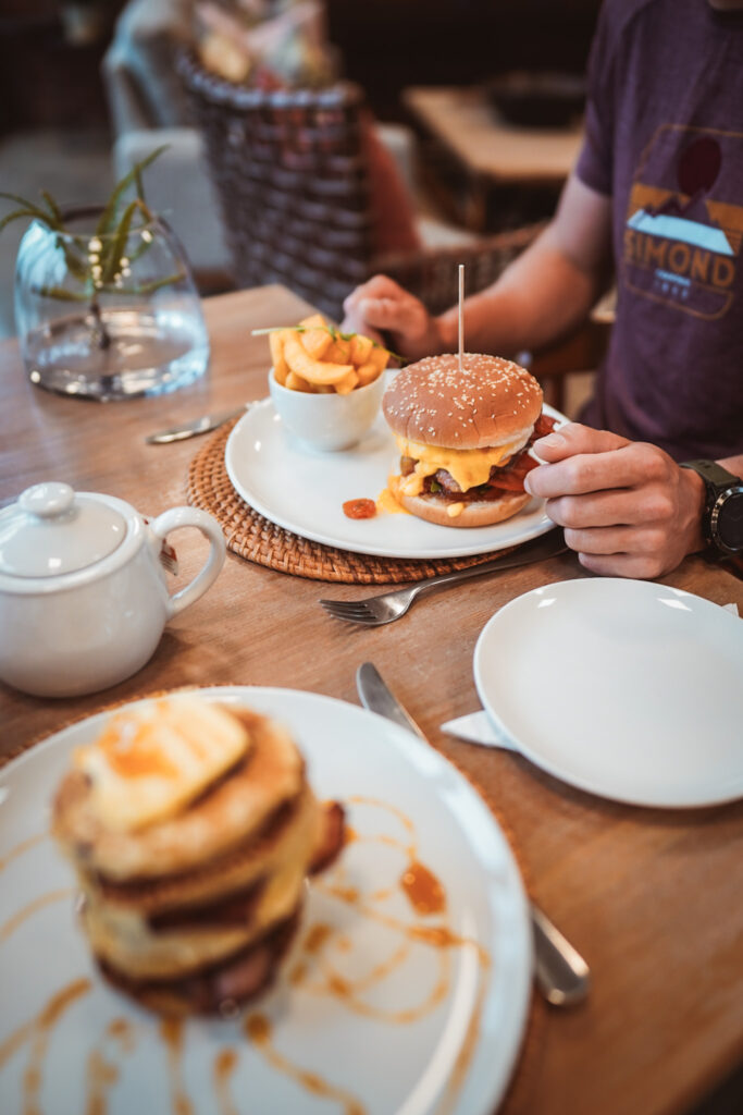 Petit-déjeuner au Dragonview Lodge hôtel 4 étoiles en Afrique du Sud