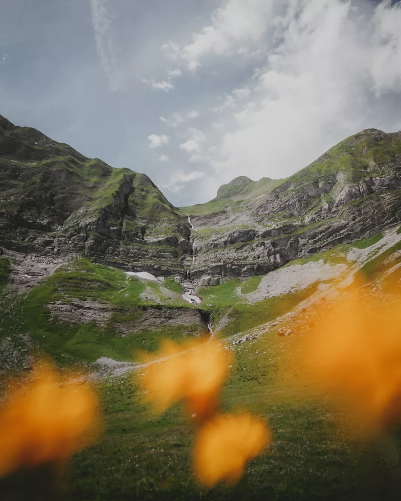 Trek dans le Pays d'Enhaut de Montreux à Jaun. Itinéraire avec retour en train Golden Pass, canton de Vaud et Fribourg.