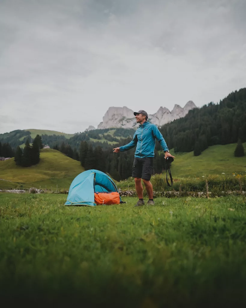 Trek dans le Pays d'Enhaut de Montreux à Jaun. Itinéraire avec retour en train Golden Pass, canton de Vaud et Fribourg.