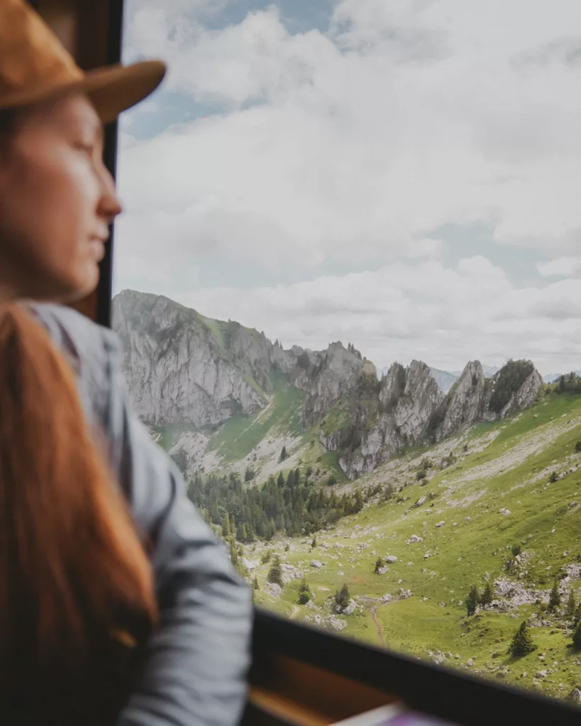 Trek dans le Pays d'Enhaut de Montreux à Jaun. Itinéraire avec retour en train Golden Pass, canton de Vaud et Fribourg.