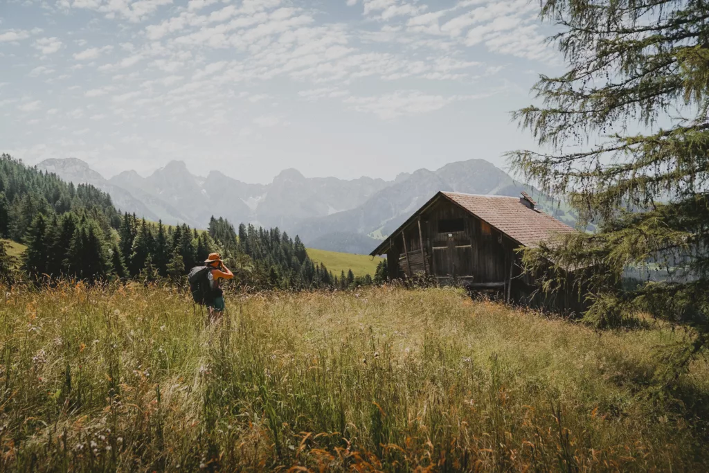 Trek dans le Pays d'Enhaut de Montreux à Jaun. Itinéraire avec retour en train Golden Pass, canton de Vaud et Fribourg.