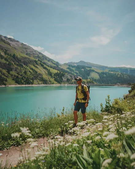 Randonnée familiale au lac du Rawil (Tseuzier) à Anzère dans le Valais en Suisse.