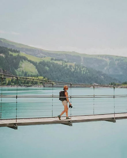 Randonnée familiale au lac du Rawil (Tseuzier) à Anzère dans le Valais en Suisse.