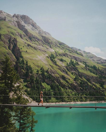 Randonnée familiale au lac du Rawil (Tseuzier) à Anzère dans le Valais en Suisse.