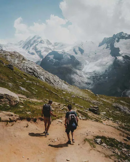 Randonnée au Gornergrat avec vue sur le Cervin à Zermatt dans le Valais en Suisse. Explore à Perte de Vue blog d'itinéraire de trek et randonnée, voyage en France et dans le monde.