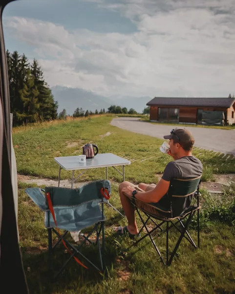 Randonnée familiale au lac du Rawil (Tseuzier) à Anzère dans le Valais en Suisse. Camping Woodland Village à Anzère.