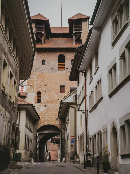 Visite de la Ville de Fribourg en Suisse. Explore à Perte de Vue blog voyage, trek et randonnée.