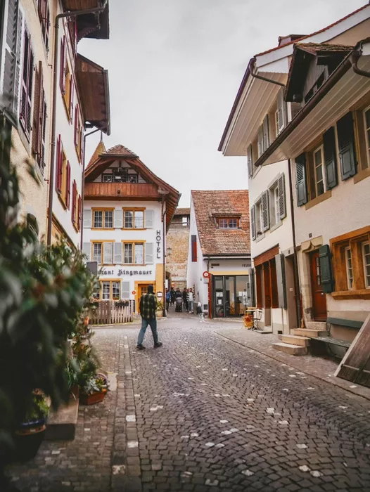 Visite de la cité médiévale de Morat dans le canton de Fribourg en Suisse.