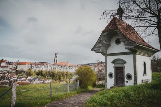 Visite de la Ville de Fribourg en Suisse. Explore à Perte de Vue blog voyage, trek et randonnée.