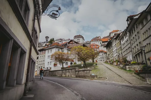 Visite de la Ville de Fribourg en Suisse. Explore à Perte de Vue blog voyage, trek et randonnée.