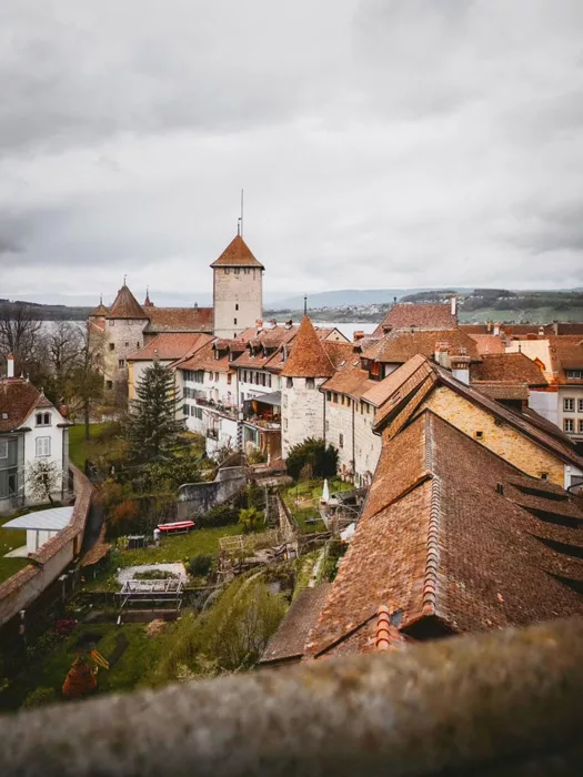 Visite de la cité médiévale de Morat dans le canton de Fribourg en Suisse. 