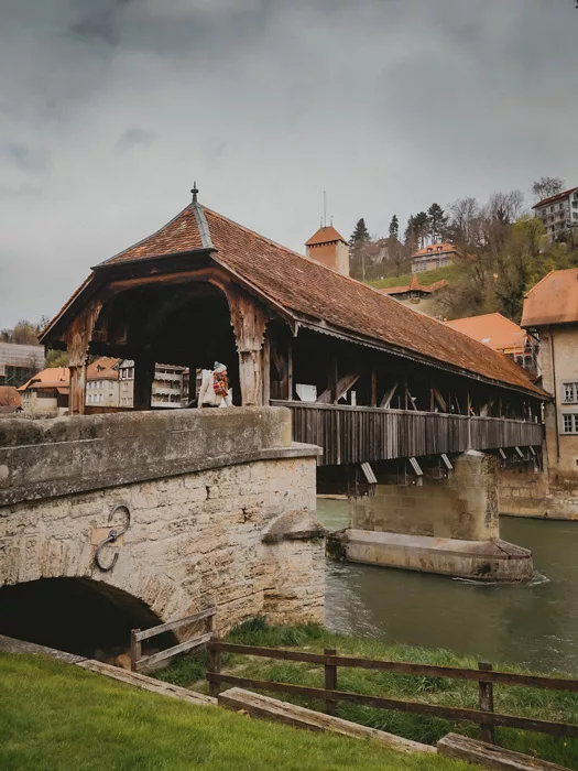 Visite de la Ville de Fribourg en Suisse. Explore à Perte de Vue blog voyage, trek et randonnée.