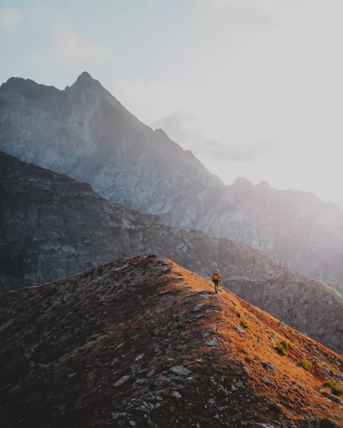 Randonnée sur 2 jours au bivouac de Bionaz dans le Val d'Aoste en Italie. Itinéraire, conseils, photos et recommandations pour randonnée et voyager en Italie. Micro aventure en montagne.