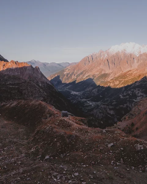 Randonnée sur 2 jours au bivouac de Bionaz dans le Val d'Aoste en Italie. Itinéraire, conseils, photos et recommandations pour randonnée et voyager en Italie. Micro aventure en montagne.