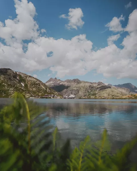 Randonnée au Grimselpass (col de Grimsel) dans le canton du Valais en Suisse. Idée randonnée proche du col de la Furka dans le Valais et canton de Berne.