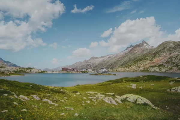 Randonnée au Grimselpass (col de Grimsel) dans le canton du Valais en Suisse. Idée randonnée proche du col de la Furka dans le Valais et canton de Berne.