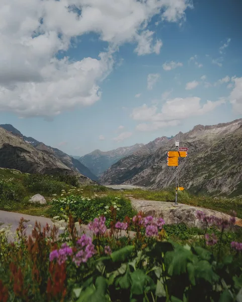 Randonnée au Grimselpass (col de Grimsel) dans le canton du Valais en Suisse. Idée randonnée proche du col de la Furka dans le Valais et canton de Berne.