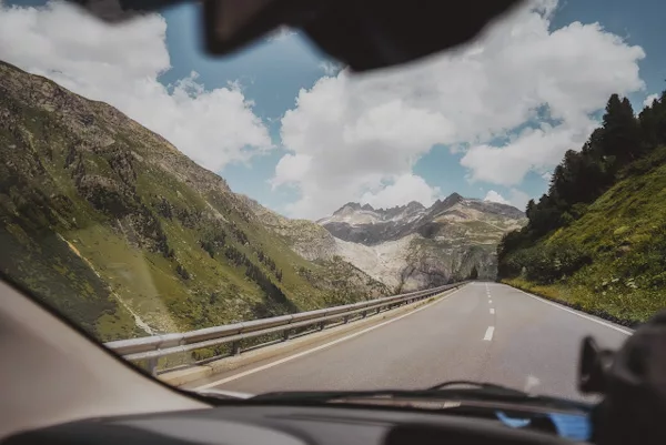 Belvédère du Glacier du Rhône et col de la Furka (Furkapass) randonnée facile et courte en Suisse dans le Valais.