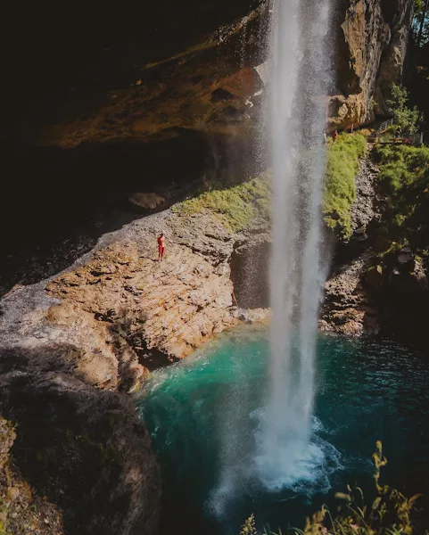 Randonnée facile à Berglistüber Waterfall dans le canton de Glaris en Suisse. Itinéraire, topo, photos et recommandations pour randonner en Suisse.