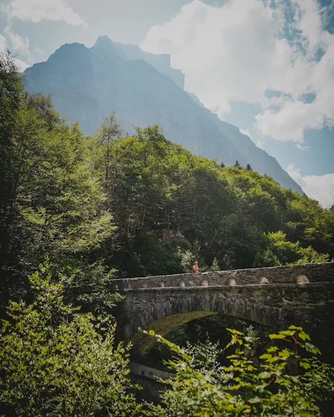 Randonnée au Pantenbrücke à Linthal dans le canton de Glaris en Suisse.